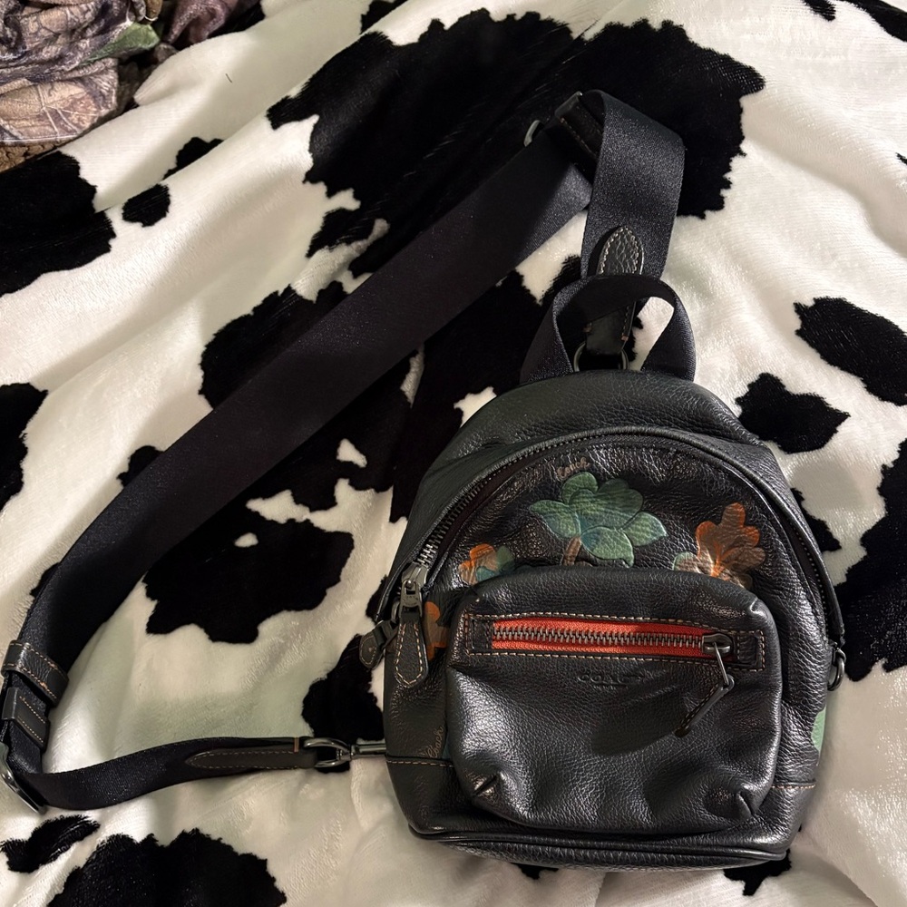 Coach mini sling backpackk